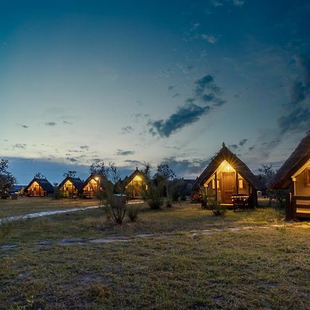 Dolphin Camping Sfântu Gheorghe Exteriör bild