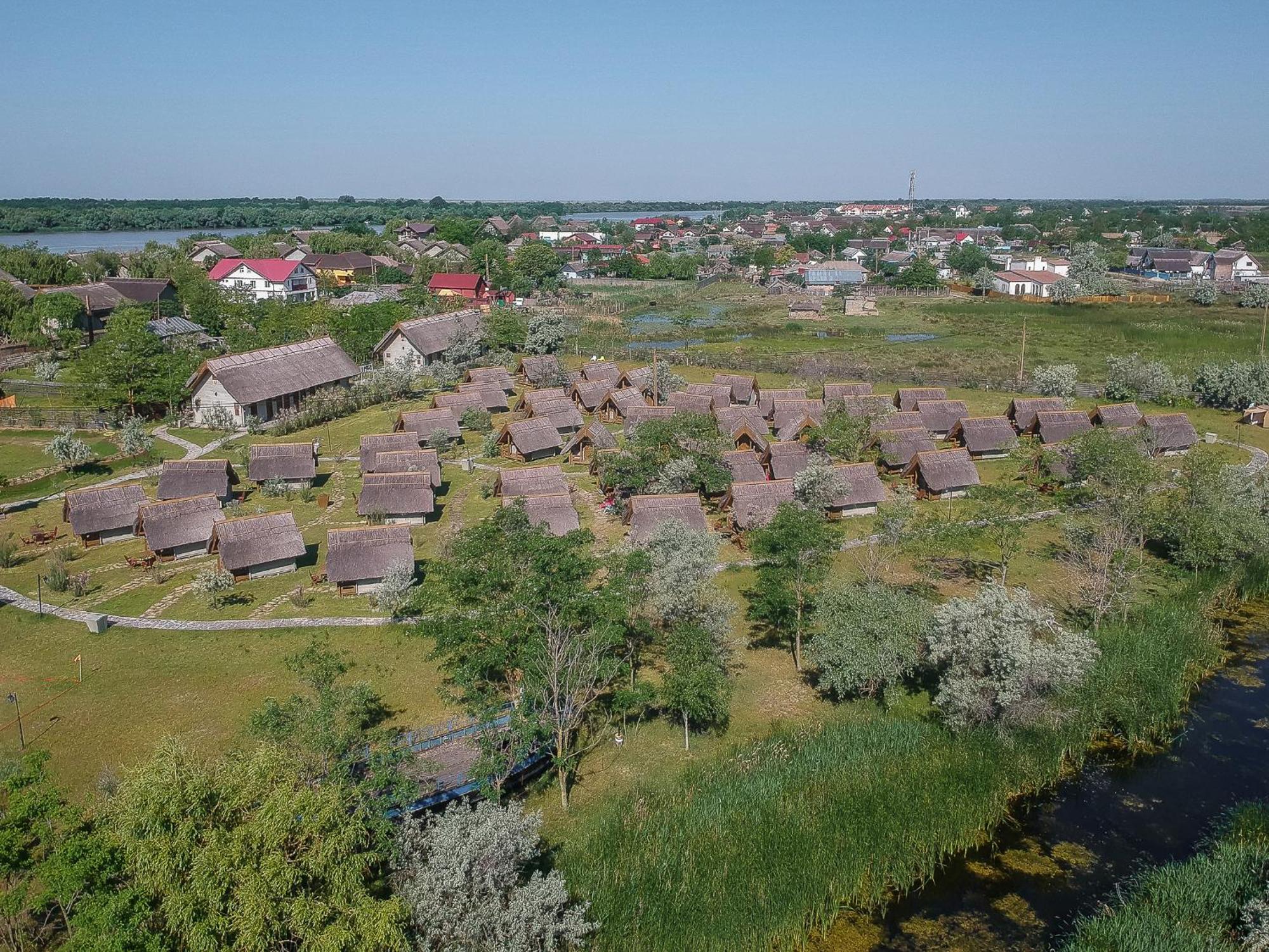 Dolphin Camping Sfântu Gheorghe Exteriör bild