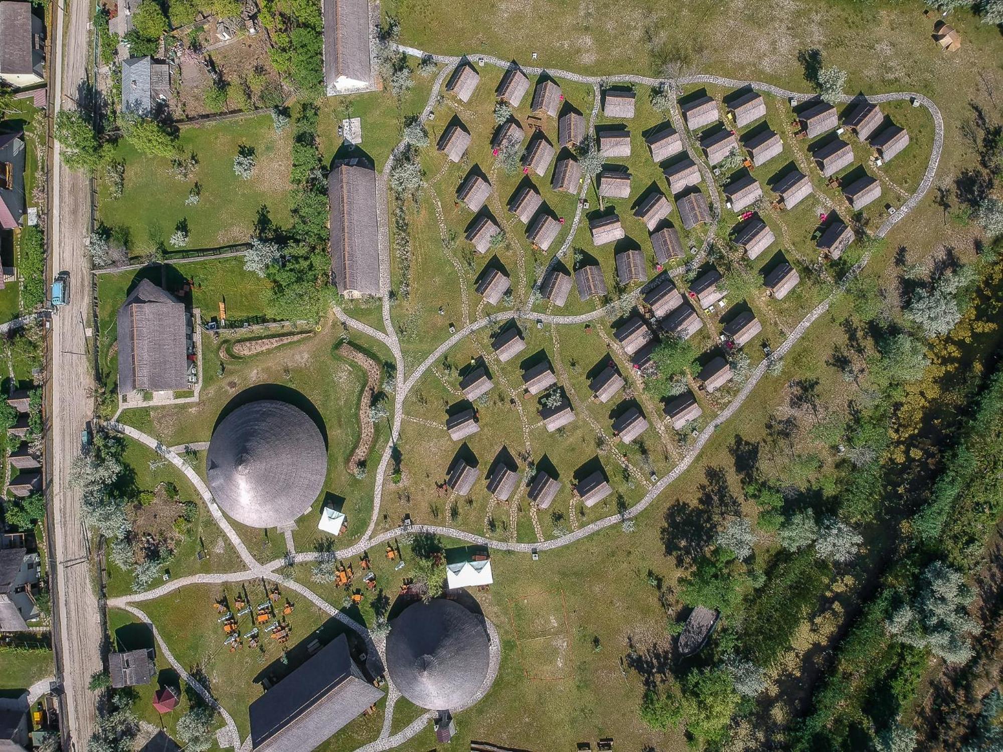 Dolphin Camping Sfântu Gheorghe Exteriör bild
