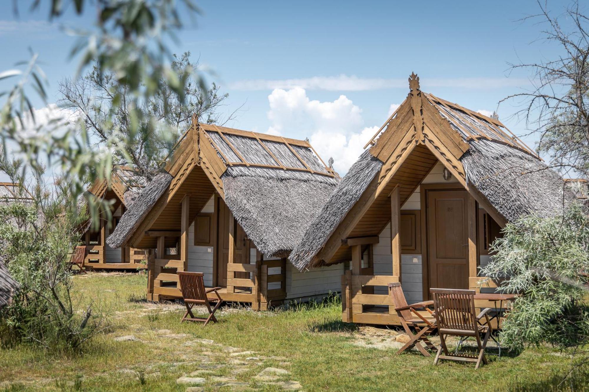 Dolphin Camping Sfântu Gheorghe Exteriör bild