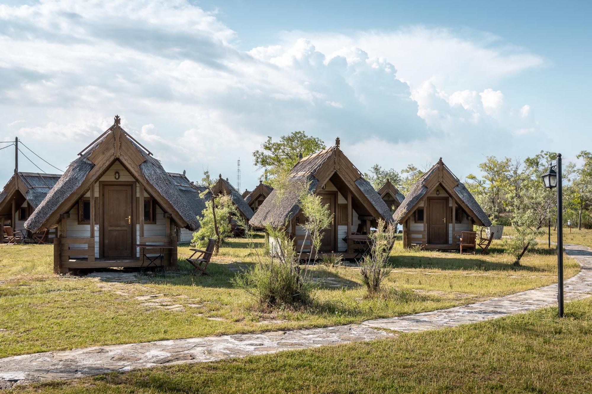 Dolphin Camping Sfântu Gheorghe Exteriör bild